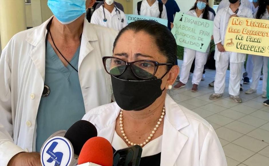 Silvia Bardales, director del hospital Atlántida, expuso su satisfacción por el resultado de la cirugía.