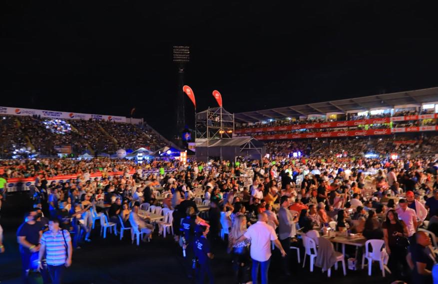 El Estadio Francisco Morazán se llenó de fanáticos de “El Buki”.