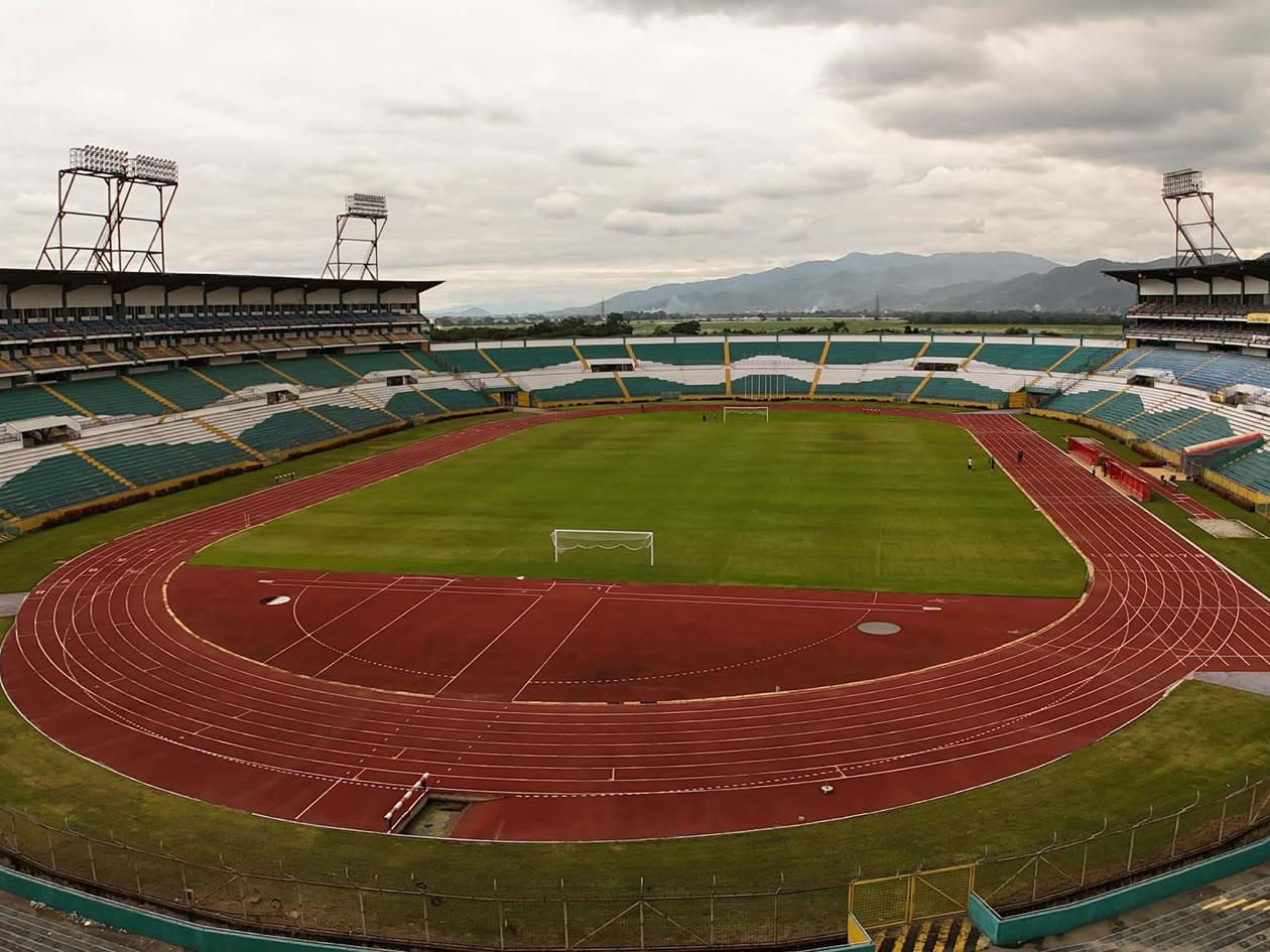 Embellecen estadio Olímpico para la final Marathón - Olimpia: así pulen la grama