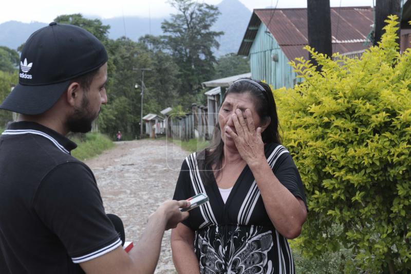 Doña Anita es la madre de Francisco Martínez y no pudo ocultar las lágrimas al indicar que extrañará al ahora nuevo jugador del Marathón.