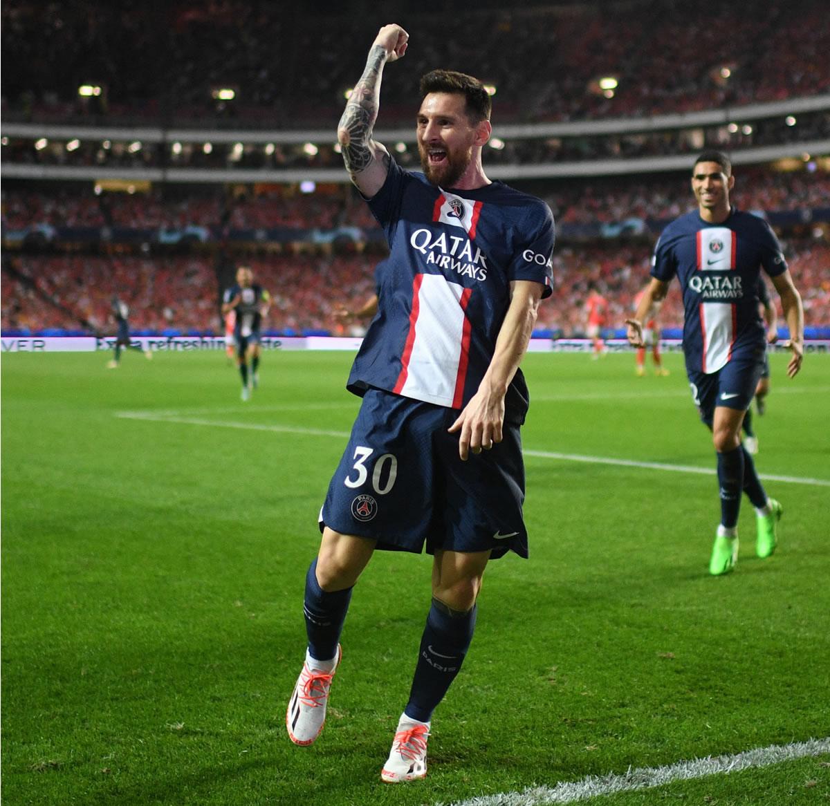 La celebración de Leo Messi tras su golazo contra el Benfica en la Champions League.