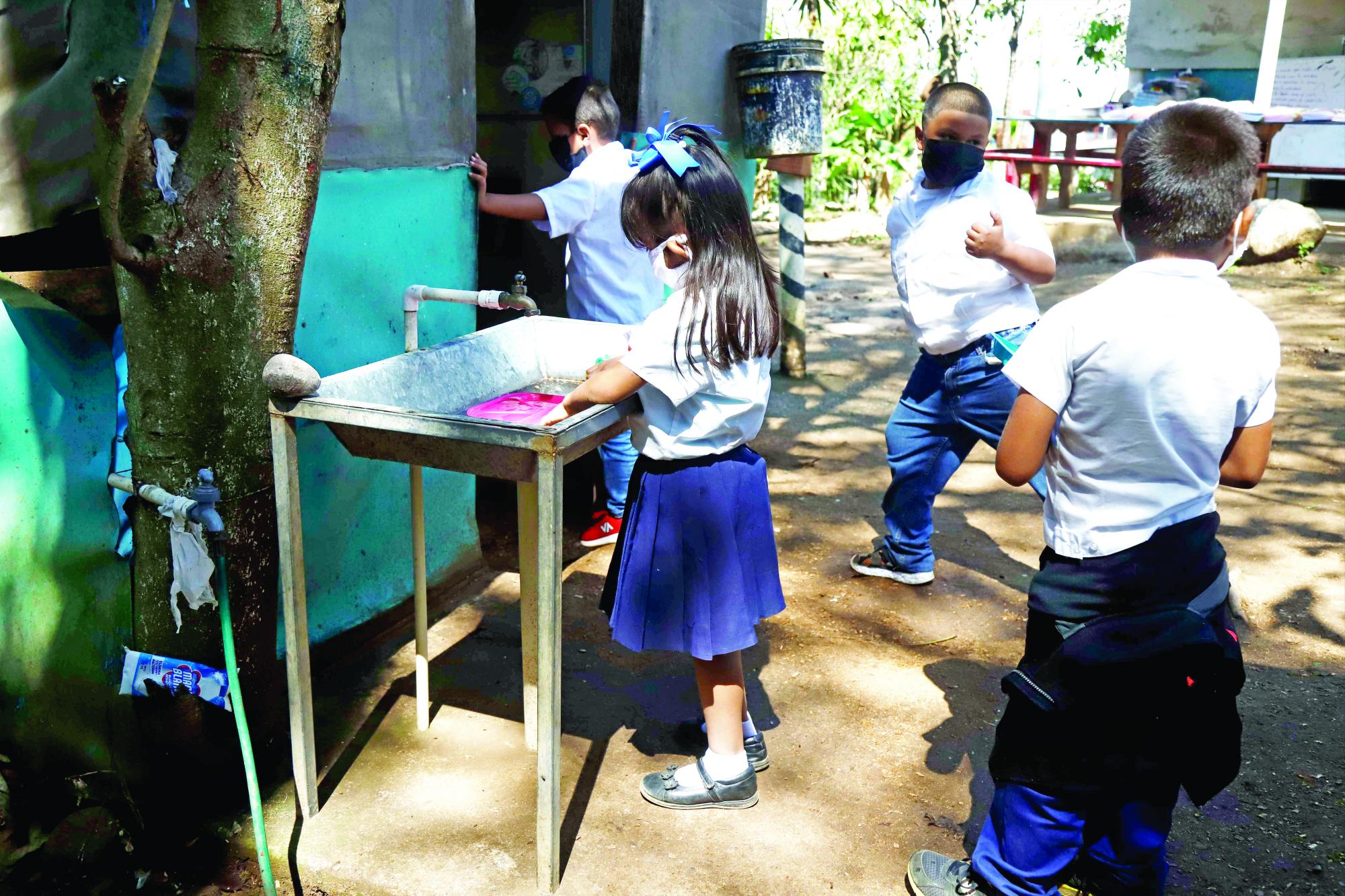 Autoridades hondureñas se comprometieron a apoyar este centro educativo.