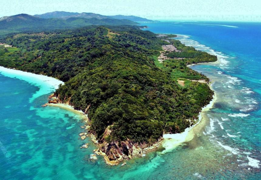 El archipiélago de Islas de la Bahía está situado en el Golfo de Honduras.