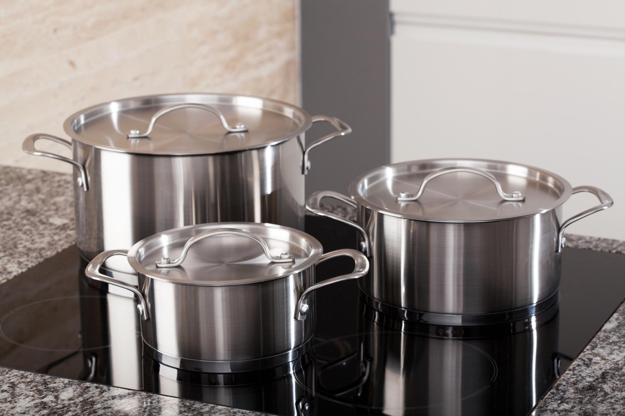 Utiliza tus ollas de aluminio únicamente para cocinar, no almacenes comida dentro de tus cacerolas.