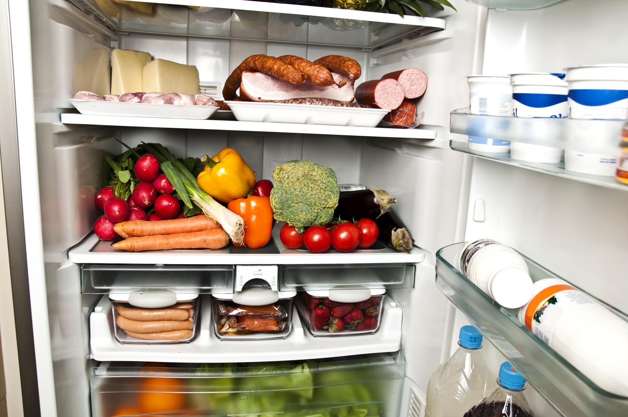 Mantén los alimentos separados y protegidos; procura que cada uno se conserve en la temperatura adecuada. Respeta las cadenas de frío.