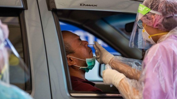 BANGKOK, THAILAND - MARCH 28: A man is given a nasal passage test at a drive through COVID-19 testing center at Vibhavadi Hospital on March 28, 2020 in Bangkok, Thailand. Vibhavadi Hospital opened the first drive through testing facility in Thailand, allowing 150-200 nasal passage tests to be taken from a safe distance per day without potential coronvirus cases entering the hospital. Thailand has a total of 1,245 confirmed COVID-19 cases and has entered a state of emergency in order to take stronger measures against the spread of the virus. (Photo by Lauren DeCicca/Getty Images)