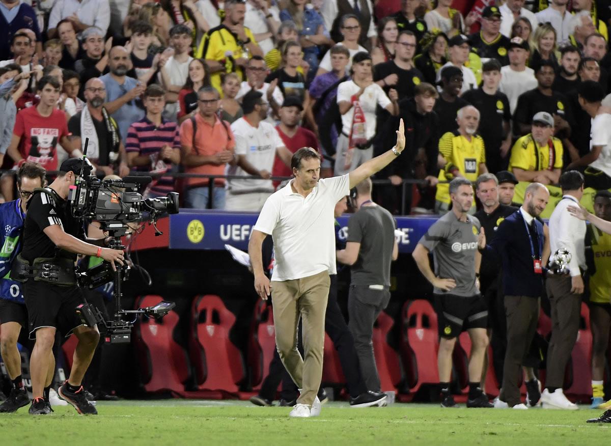 Julen Lopetegui se despidió de la afición del Sevilla tras la derrota contra el Borussia Dortmund.