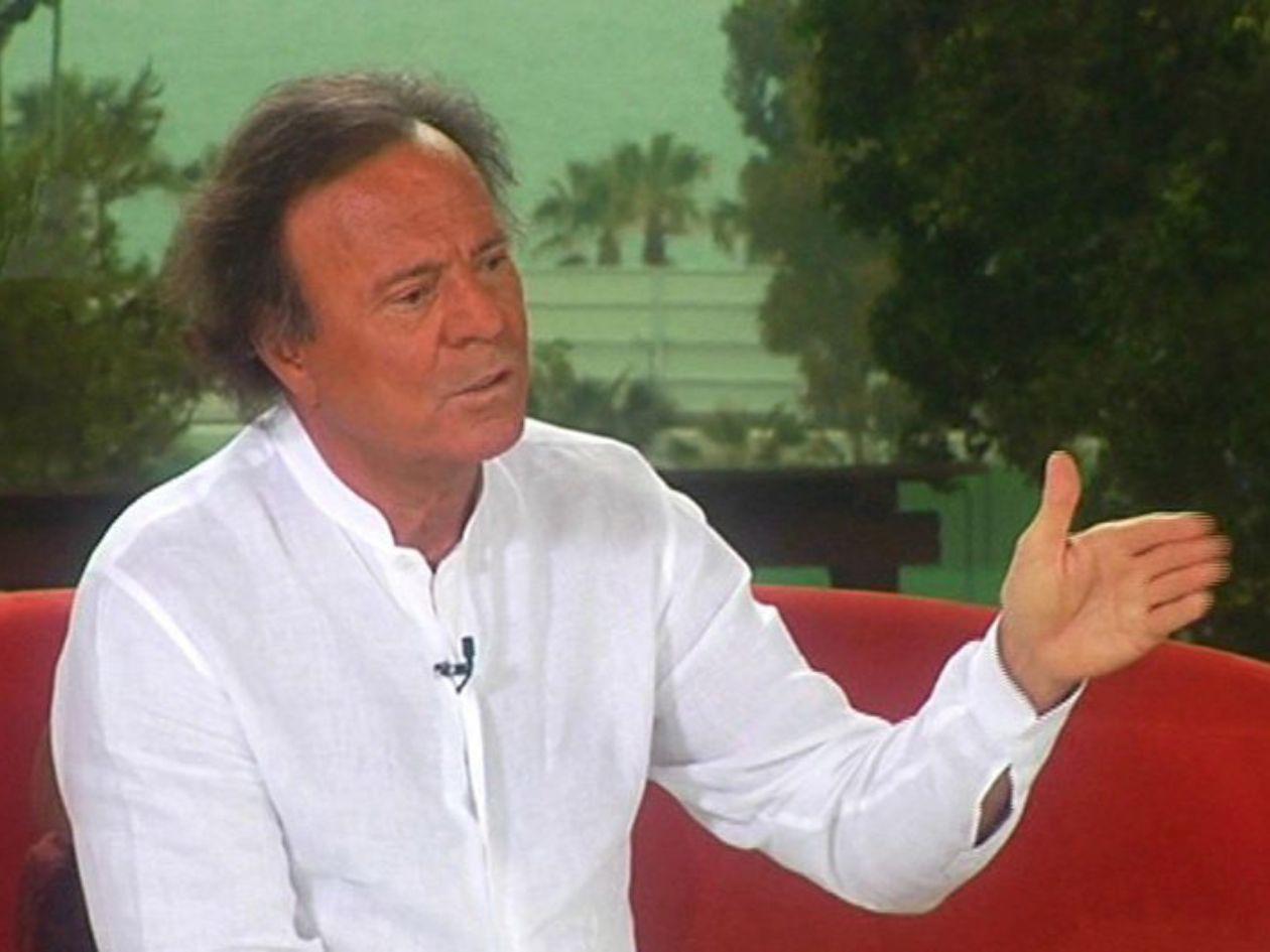 Julio Iglesias demanda a miembro del Gobierno español