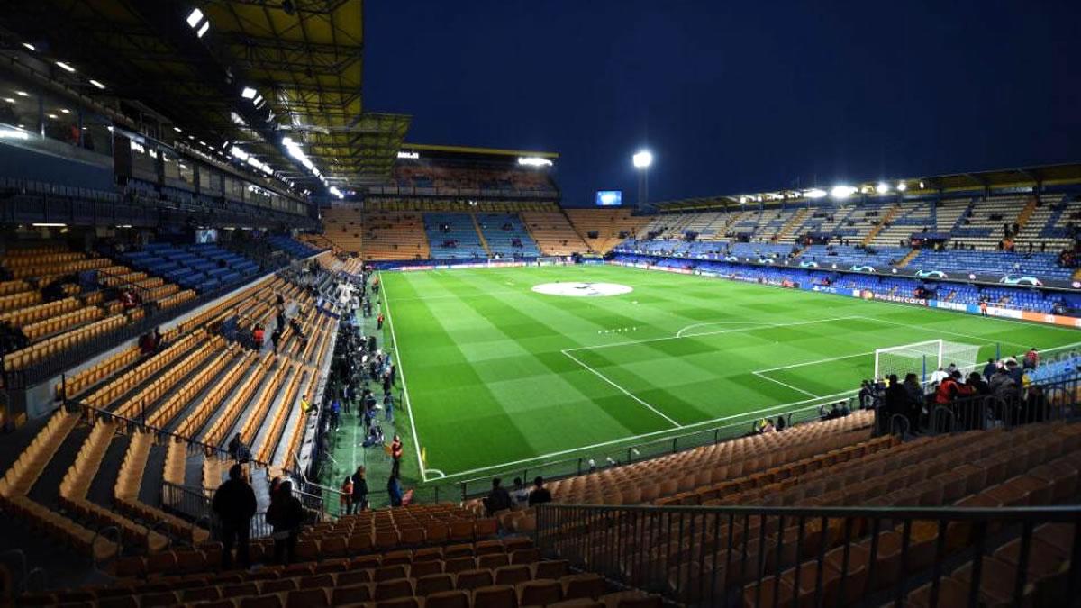 $!El estadio La Cerámica del Villarreal tiene las mismas medidas que el Camp Nou del Barcelona.