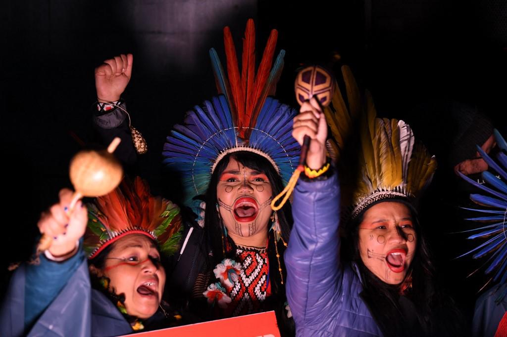 La participación de líderes indígenas destacó en las protestas de este sábado en la ciudad escocesa de Glasgow, sede de la cumbre climática COP26.