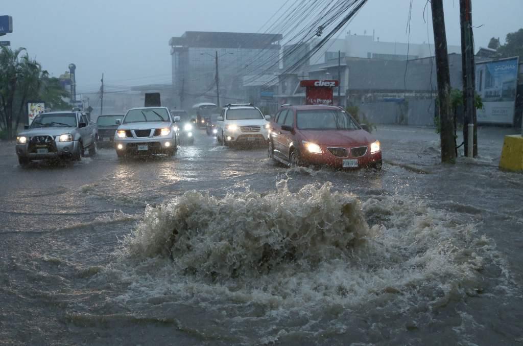 Las lluvias podrían ocasionar inundaciones en las calles.