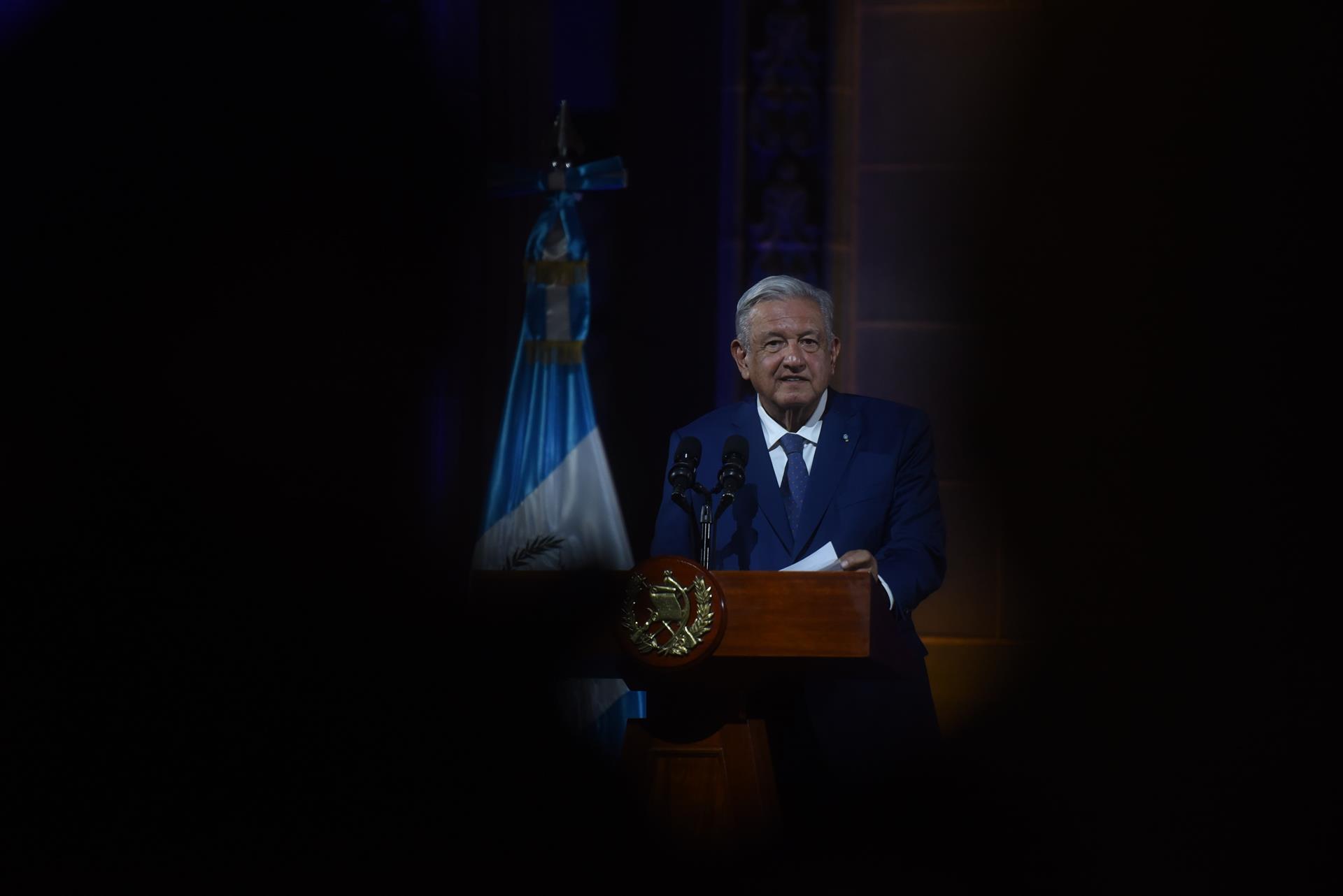López Obrador arribó ayer a Guatemala donde ya se reunió con el presidente de ese país, Alejandro Giammattei. Fotografía: EFE