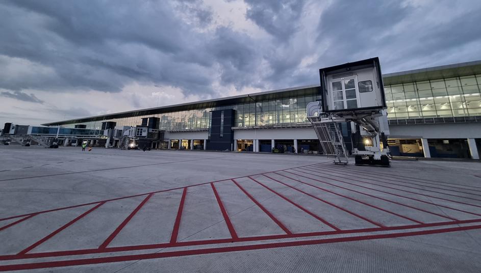 Las mangas de abordaje y pista del nuevo Aeropuerto Internacional de Palmerola de Honduras.