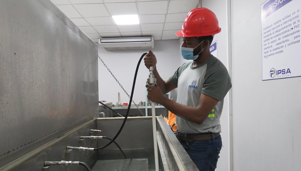 PIPSA cuenta con el Laboratorio de Calidad más grande de Honduras, donde se realizan controles basados en la Norma ASTM D2241.
