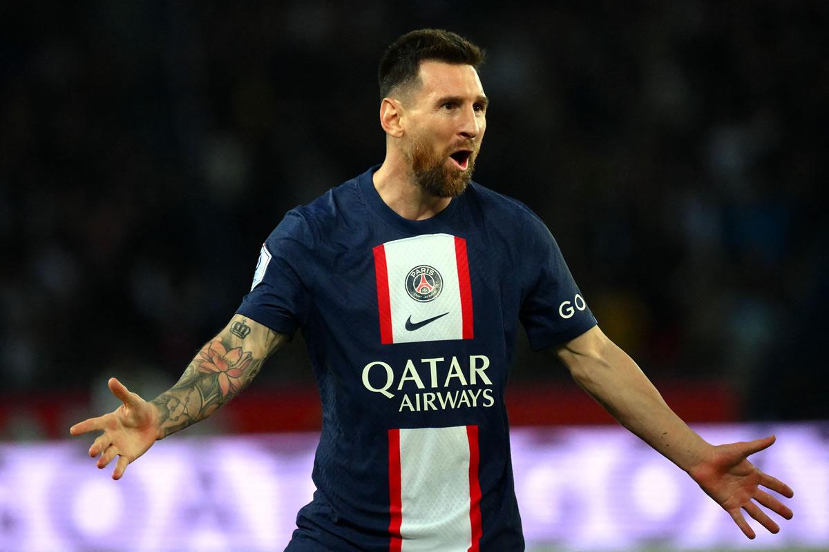 La alegría de Messi tras su primer gol de tiro libre con la camiseta del PSG.