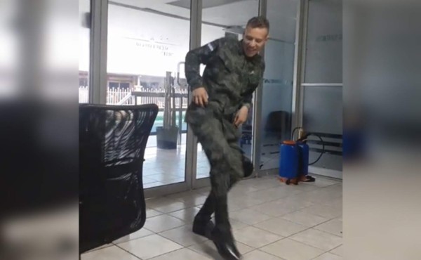 Video que muestra a Esdras Berríos mostrando sus dotes de bailarín.