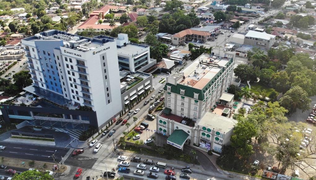 Desde este fin de semana, las familias aprovecharon para darse un rico chapuzón en el hotel Kalisma y hotel Copantl, la ciudad cuenta con más de 130 hoteles.