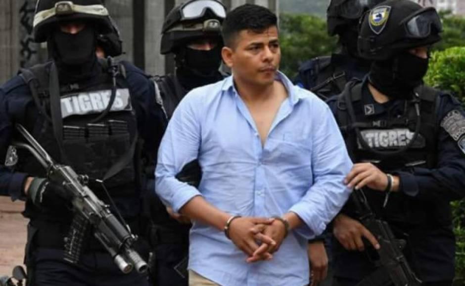 Sergio Neftalí Mejía siendo custodiado por equipo de la Tropa Tigres previo a su extradición.
