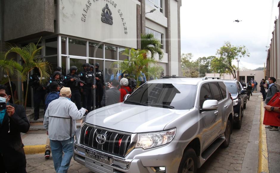 Juan Orlando Hernández llegó al Poder Judicial minutos antes de las 10:00 am bajo fuertes medidas de seguridad.