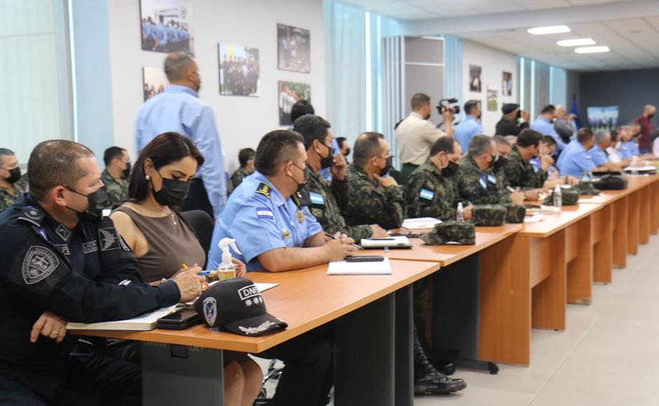 La reunión se realizó en las instalaciones de la Secretaría de Seguridad, con la presencia de los representantes de las diferentes comisiones involucradas.