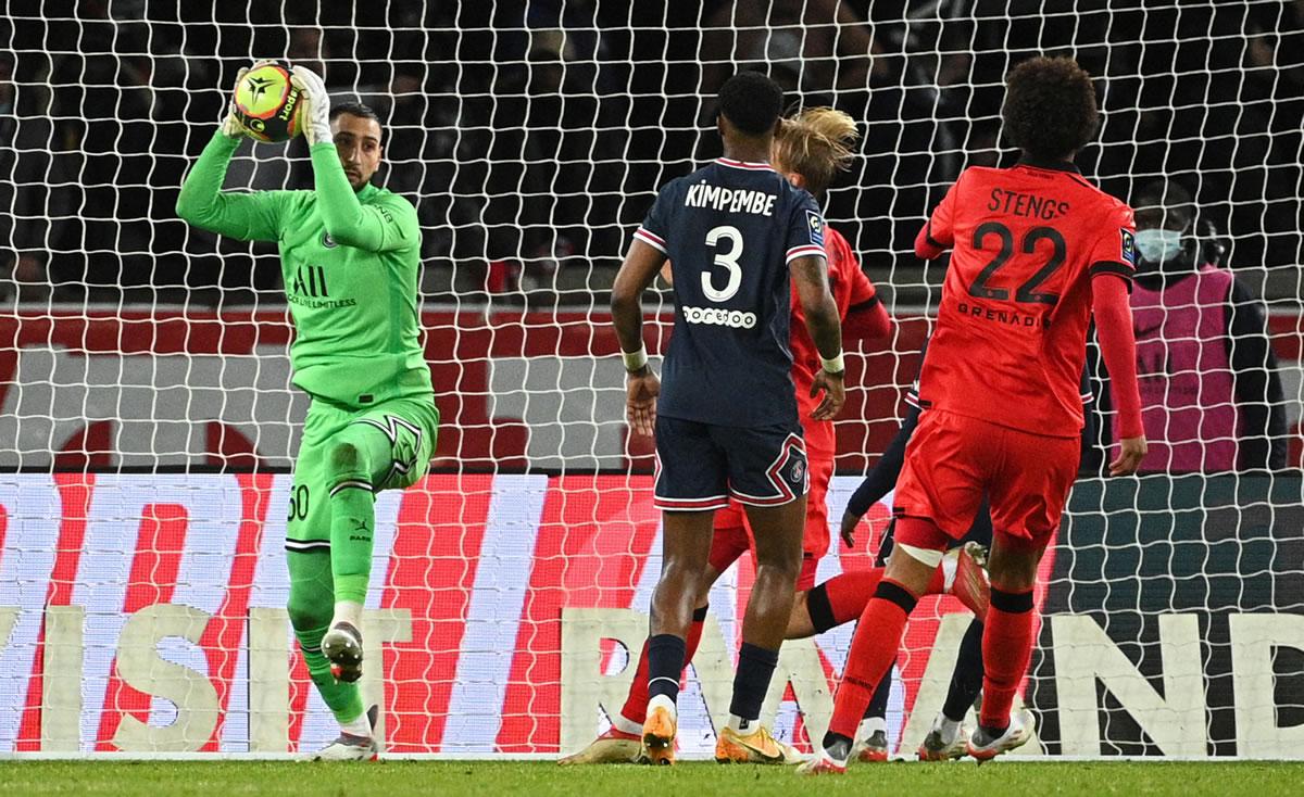 Donnarumma fue figura en el empate del PSG ante el Niza.