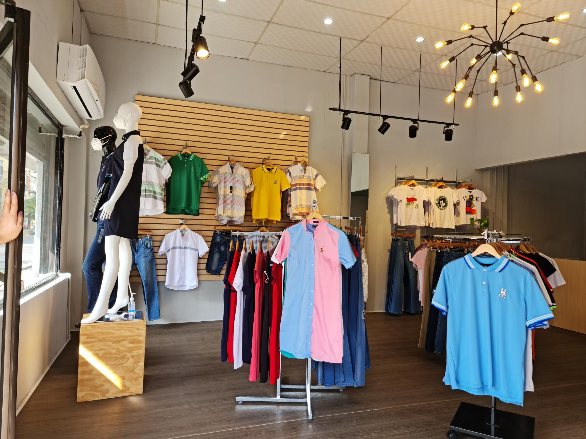 Jóvenes emprenden con tienda de ropa en el centro de San Pedro Sula -  Diario La Prensa