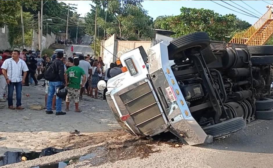 El accidente de carretera dejó 54 migrantes muertos y un centenar de heridos de varias nacionalidades.