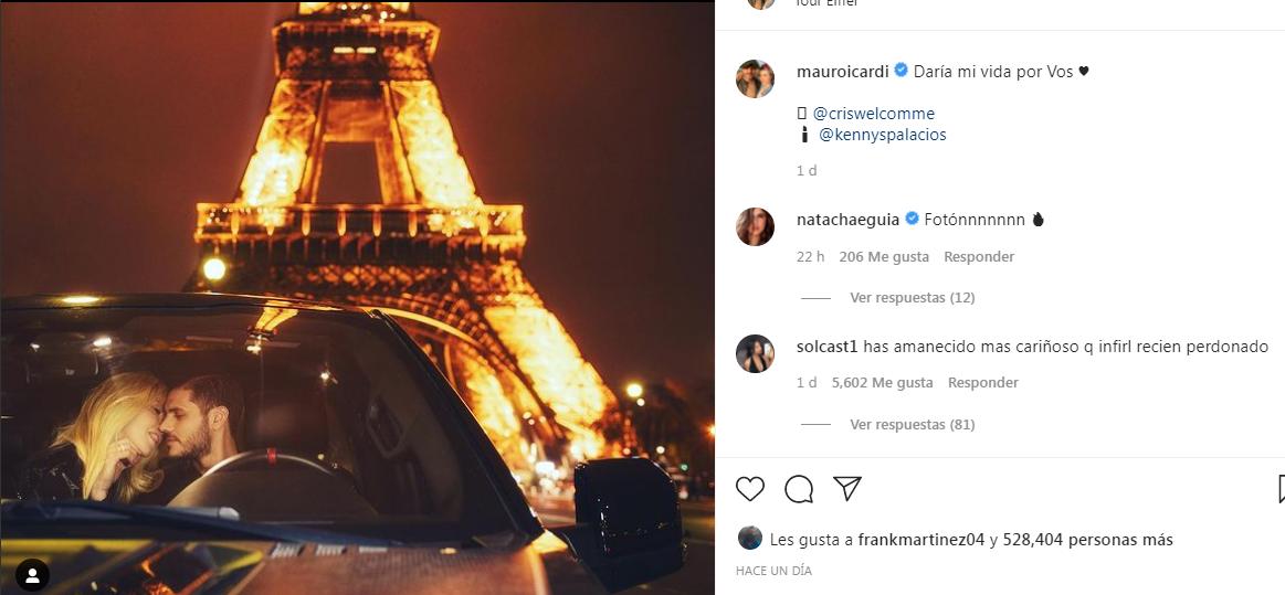 “Daría mi vida por vos”, escribió Mauro Icardi en esta foto que compartió Wanda Nara en su cuenta de Instagram, y en la que ambos aparecen dándose un tierno beso con la Torre Eiffel como hermoso fondo.