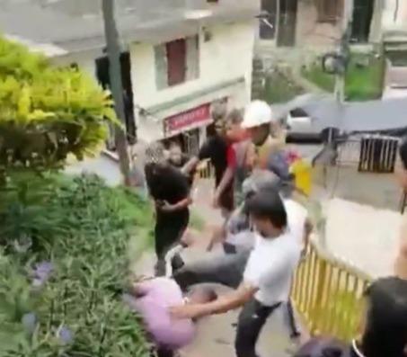 Video: Pobladores sorprenden a supuesto ladrón y lo linchan