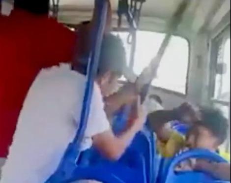 Video: Pasajeros de autobús linchan a ladrón