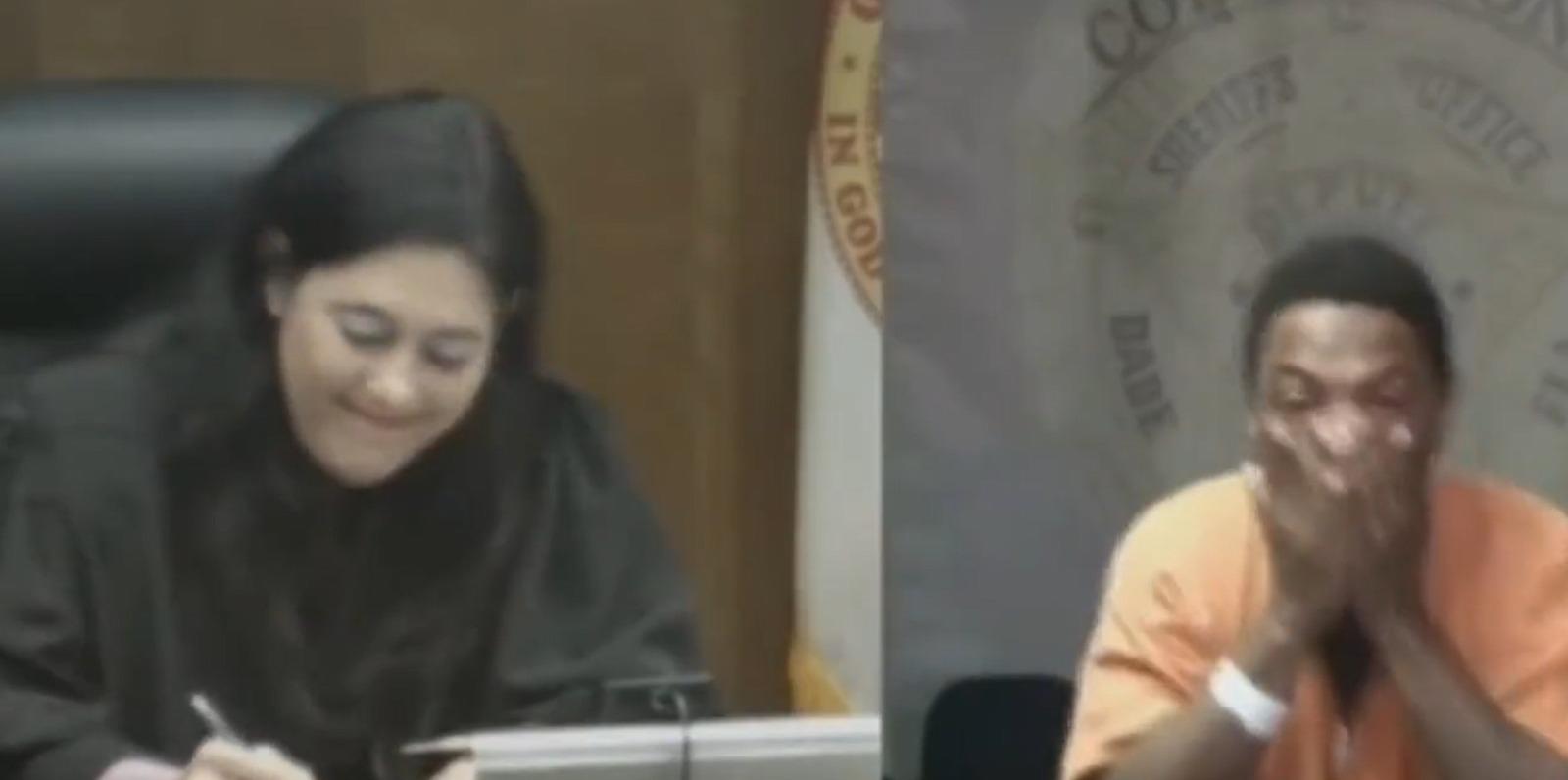 Video: Hombre llora en la corte al enterarse que jueza es su maestra de escuela