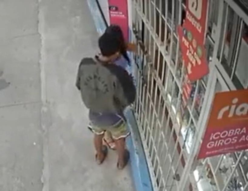 Video: Hombre intenta abusar de joven en vía pública