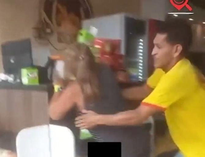 Video: Mujer destruye panadería luego de que encargada le dijo a su esposo “que desea mi amor”