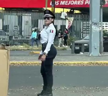 Video: Policía se viraliza por su escultural cuerpo
