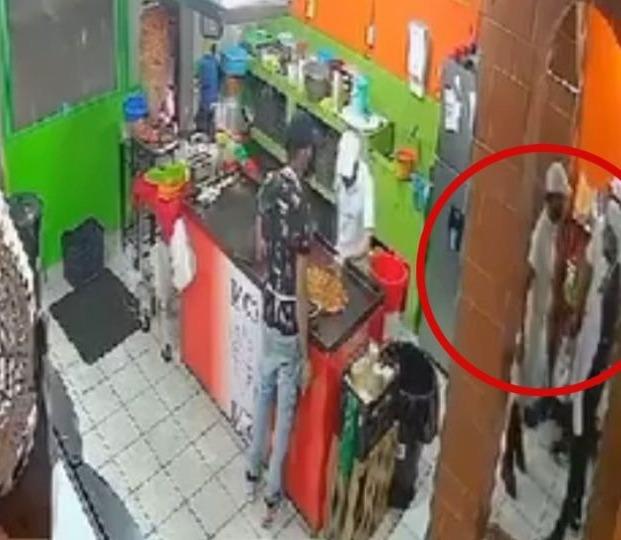 Video: Hombre ataca a puñaladas a su compañero en taquería