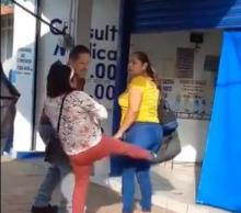 Video: “Es mi hombre y mi dinero”, mujeres pelean a “galán”