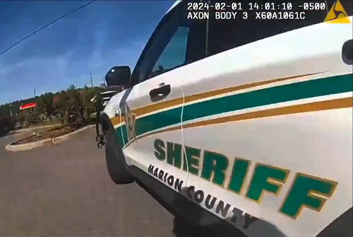 Mujer roba patrulla en Florida, Estados Unidos