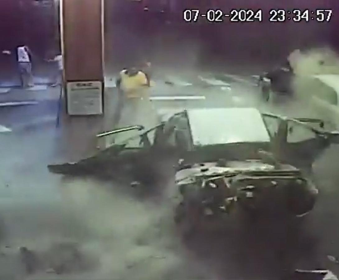 Video impactante: Explota vehículo lleno de cocaína en gasolinera