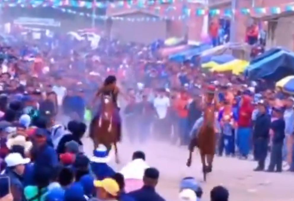 VIDEO: Hombre muere tras ser embestido por un caballo