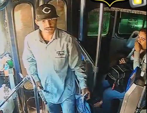 VIDEO: Pasajero agrede a martillazos a conductor de autobús