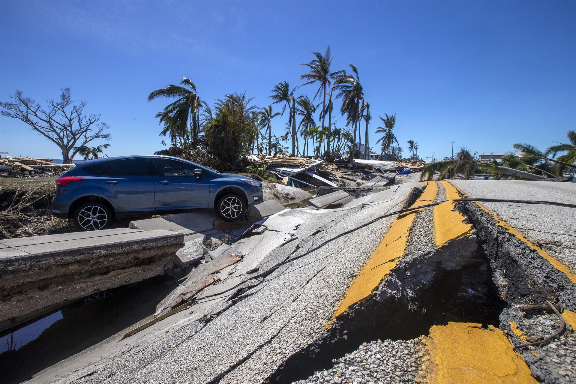 Vista de los destrozos ocasionados por el paso del huracán Ian en la Isla de Matlacha, Florida (EE.UU.), ayer 30 de septiembre de 2022.
